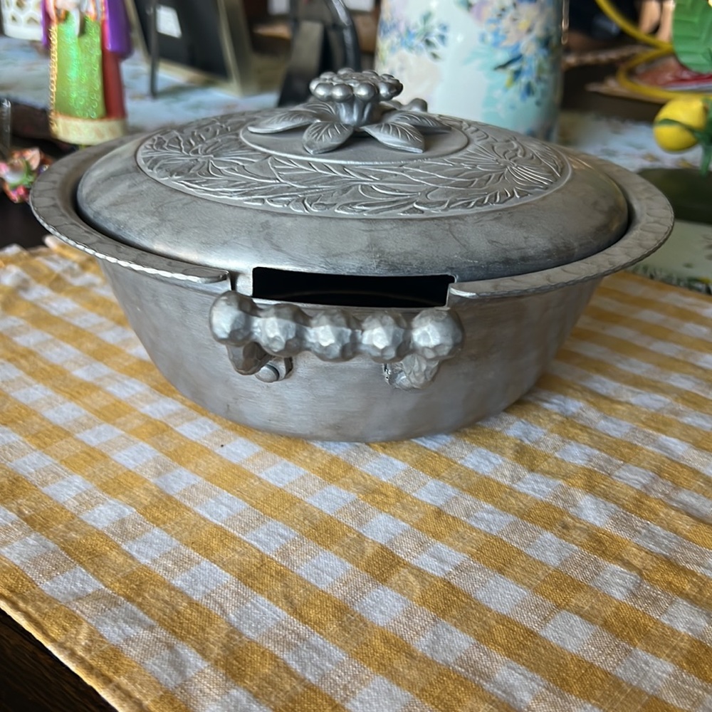 Beautiful Vintage Everlast aluminum set. So pretty to display in your kitchen.🍋 - Picture 10 of 12